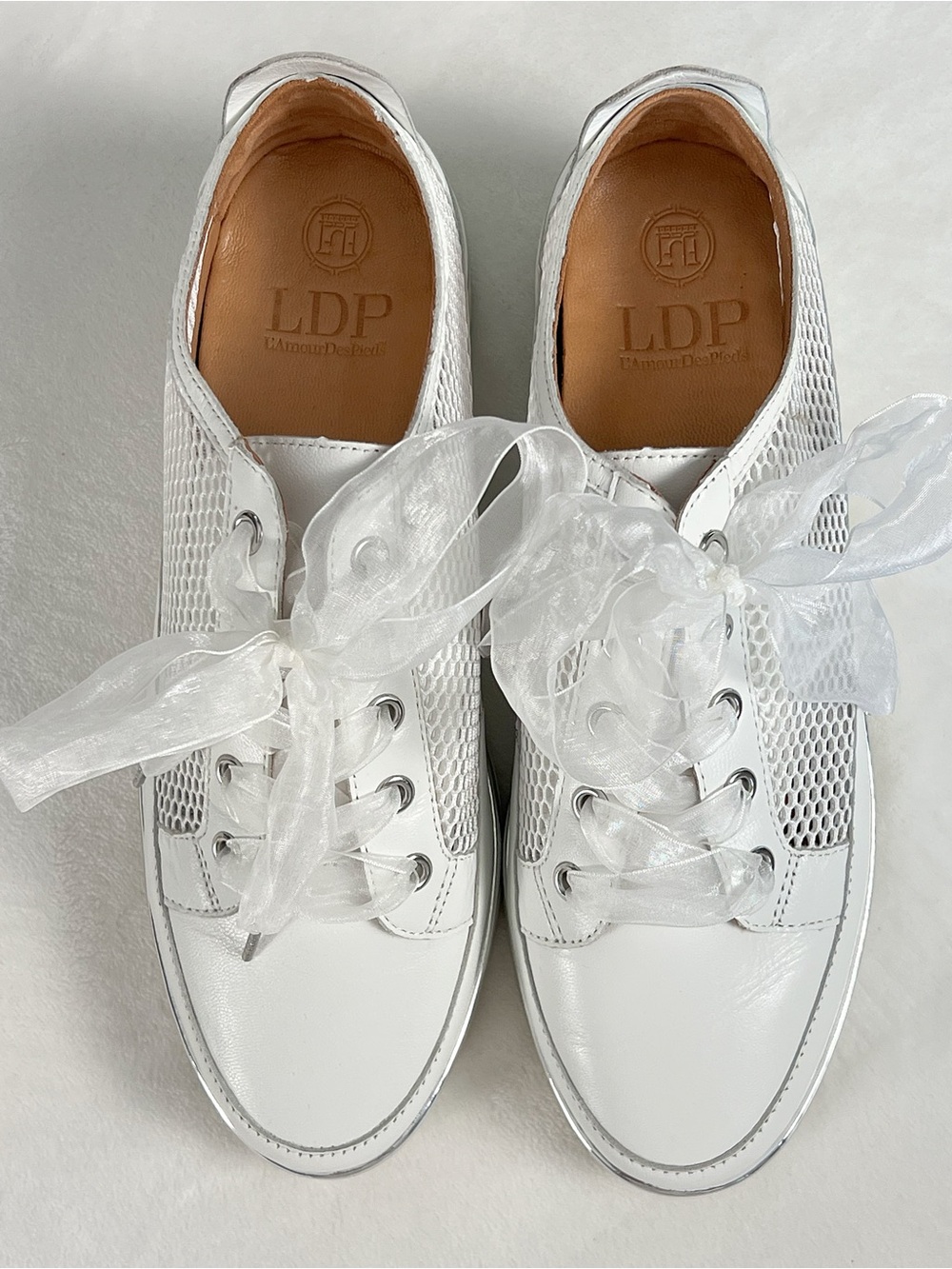 Like New! Worn once! L’amour Des Pieds Zafira/White Leather&Lace/Retails@$265&up